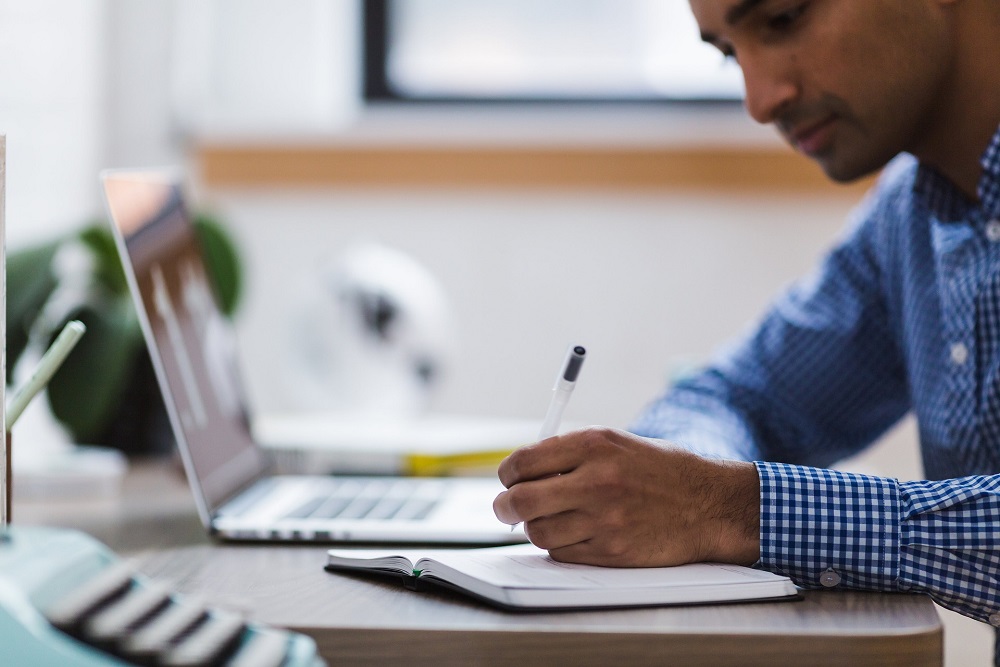 EAW helps college students working over 16h weekly