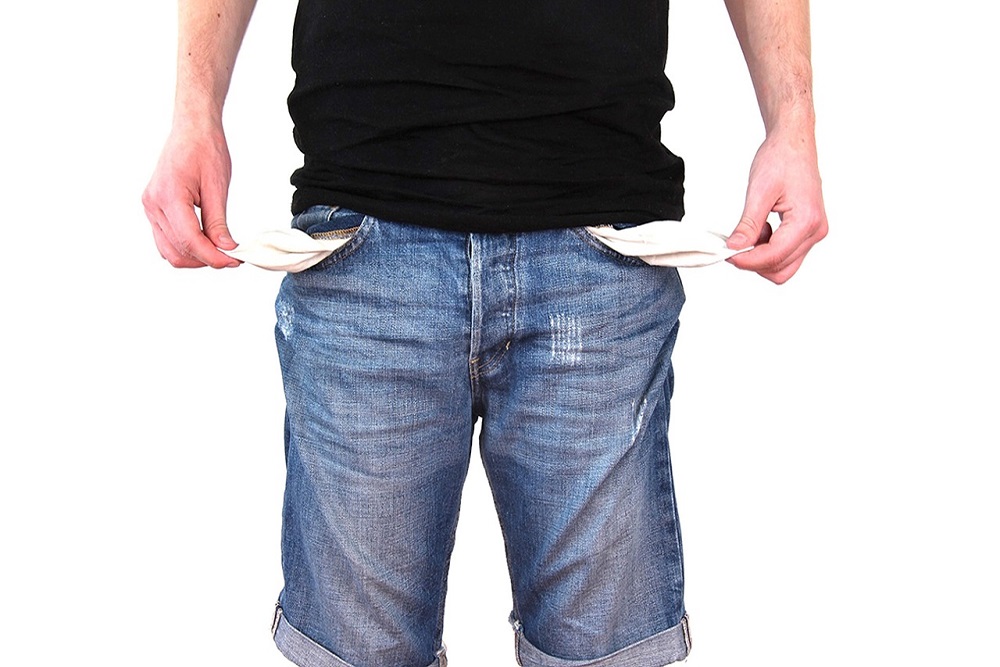 Student loan crisis explained by comedian