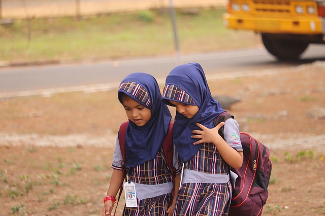 Government sets weight limits on school bags for grade 1-10 students