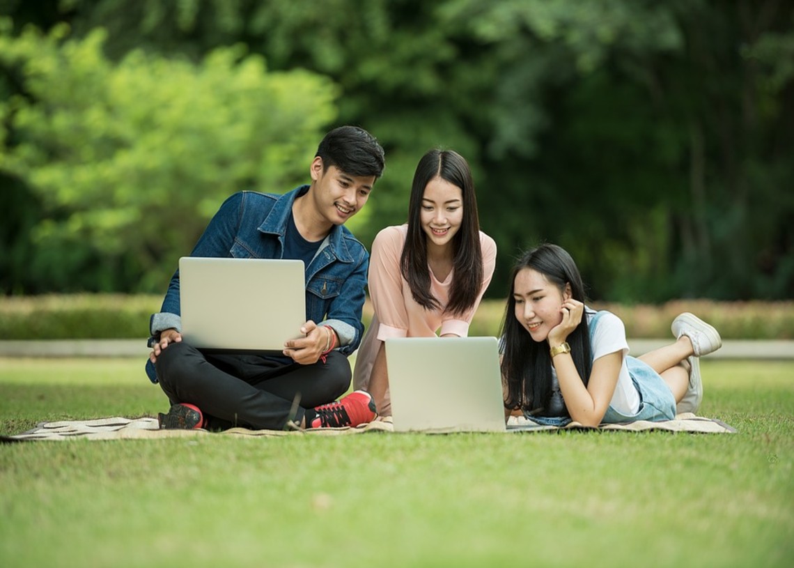 Bribing students to enroll in UK Universities