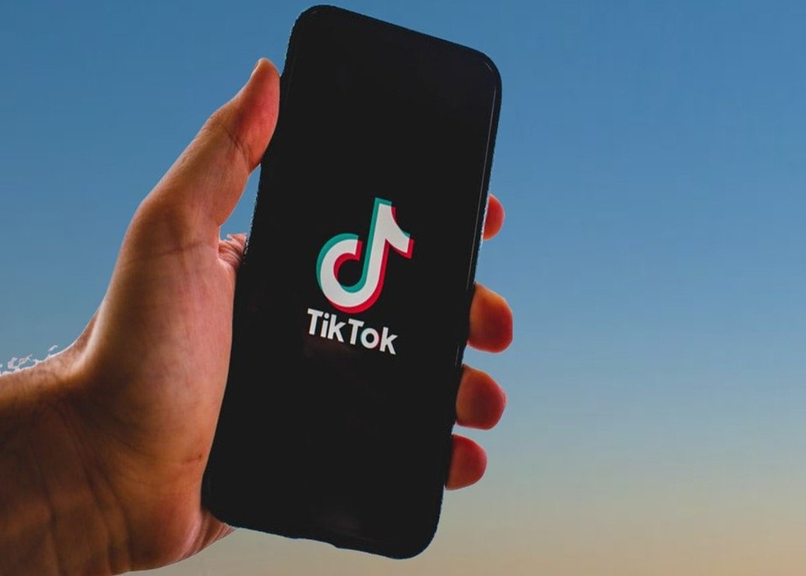 Teacher goes viral after uploading a TikTok video of her kindergarten lesson